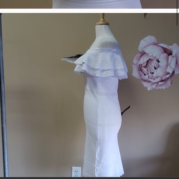 White Eliza J Medium Sheath Dress - Picture 2 of 3